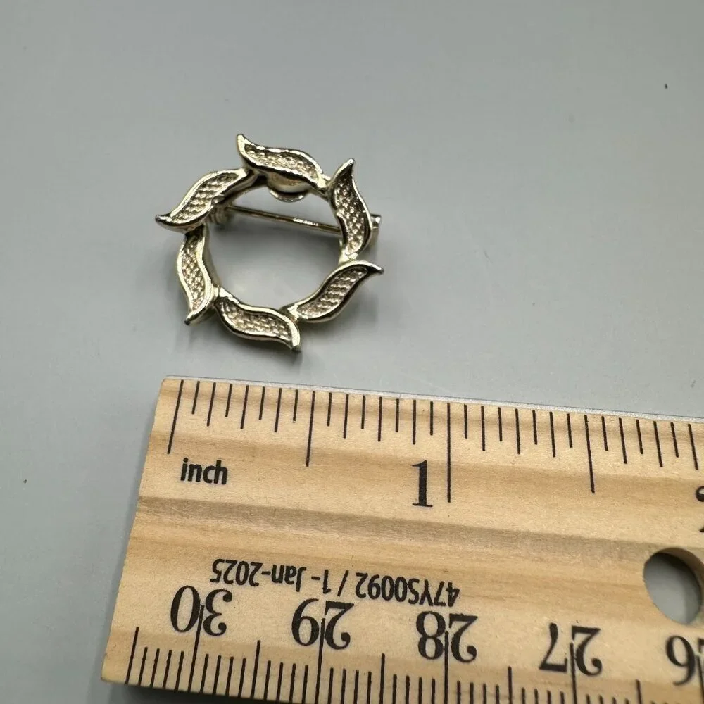 Vintage Gerrys Leaf Wreath Brooch Set Gold Tone Textured Circle Pin